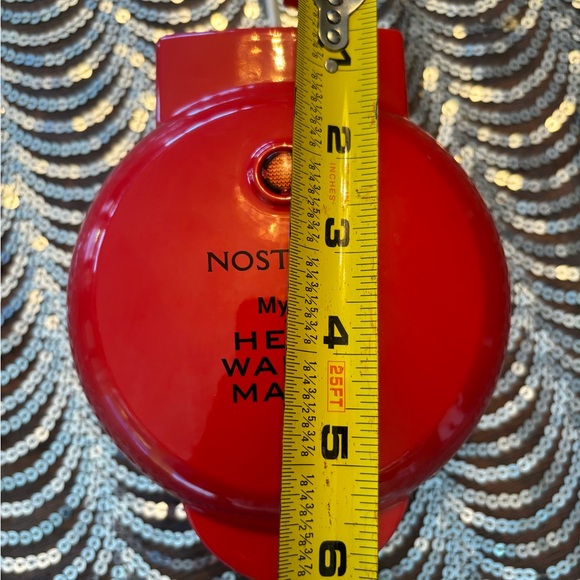 New Nostalgia Red Heart Waffle Maker - Picture 6 of 7